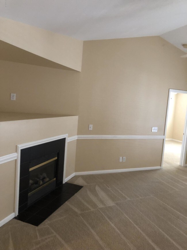 Foto del edificio - 2217 Locksley Woods Dr