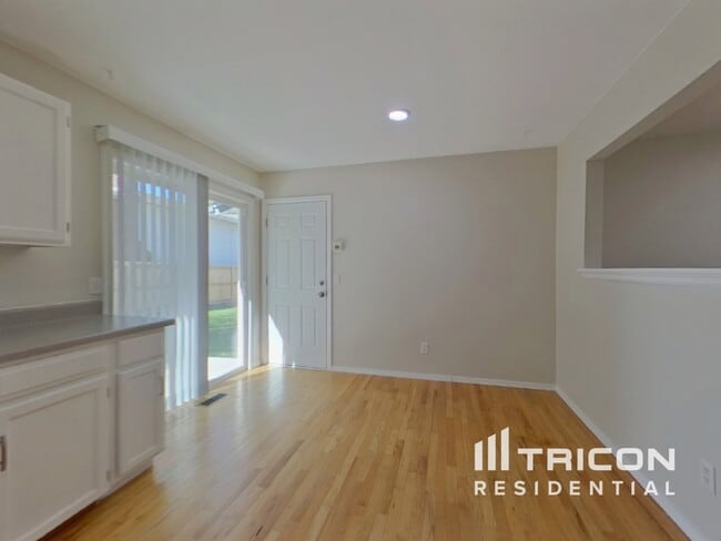 Building Photo - 10025 Alcott St