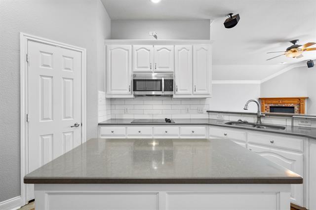 Building Photo - 5867 Grayco Dr