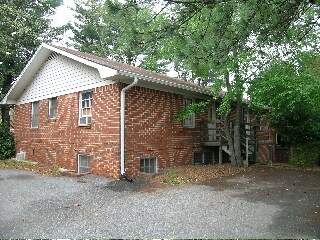 Building Photo - 220 Sandy Spring Pl