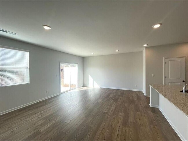 Building Photo - 5333 Melbourne Ln