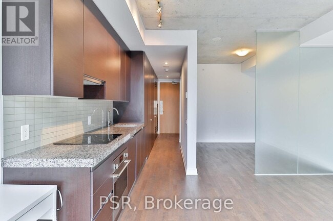 Building Photo - 629 King St W