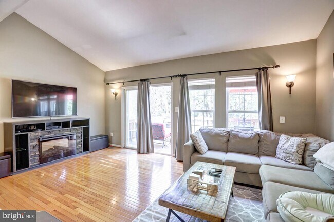 Foto del edificio - 1823 Free Terrace