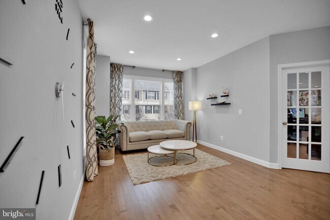 Building Photo - 42598 Chisholm Dr