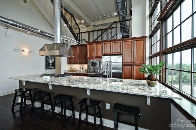 Foto del edificio - 715 N Graham St