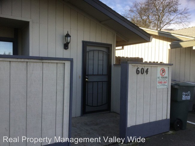 Building Photo - 2 br, 2 bath House - 604 W. Yosemite Avenue