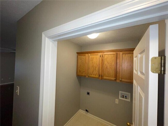 Building Photo - 4620 Hardwood Dr