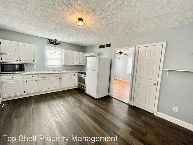 Foto del edificio - 3 br, 1 bath House - 533 Graham Ave.