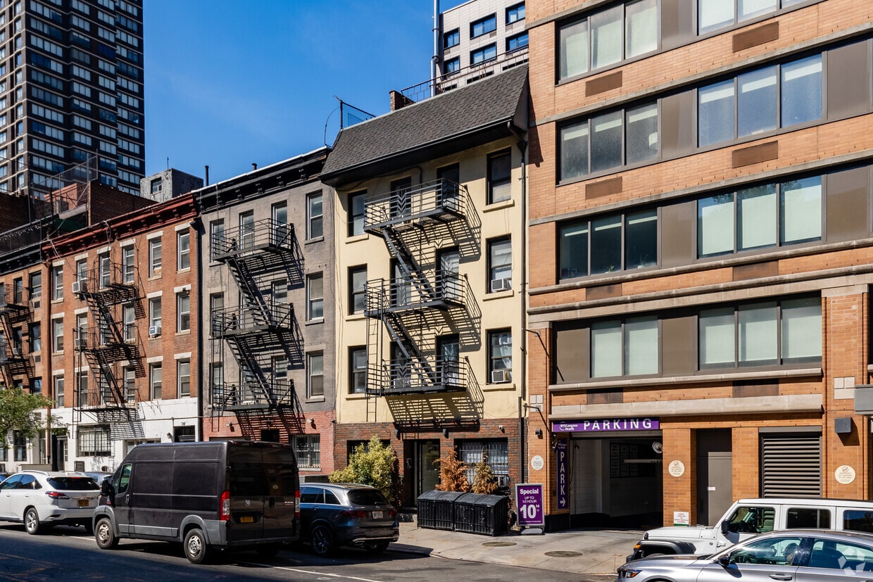 Primary Photo - 345 E 33rd St