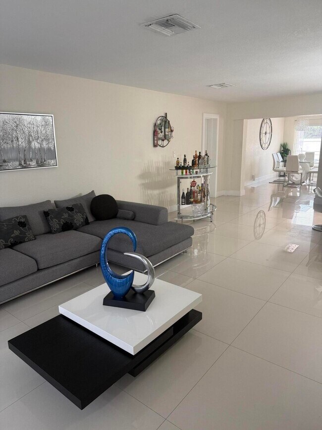 Foto del edificio - 3139 Egremont Dr