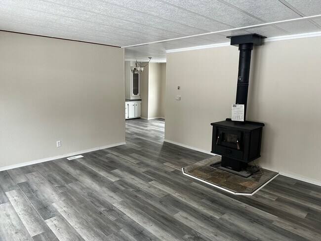 Foto del edificio - THREE BEDROOM TWO BATH OFF WESTSIDE HIGHWAY