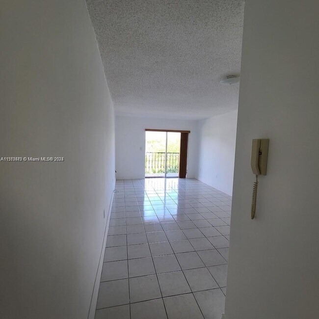 Foto del edificio - 2500 SW 6th St