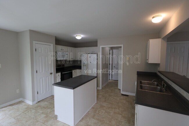 Foto del edificio - 9824 Willow Glen Ct