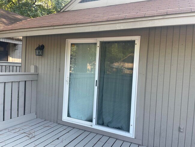 Building Photo - 12 Bluff Pointe Way