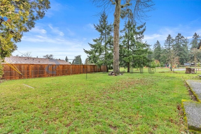 Foto del edificio - 12917 NE Holladay St