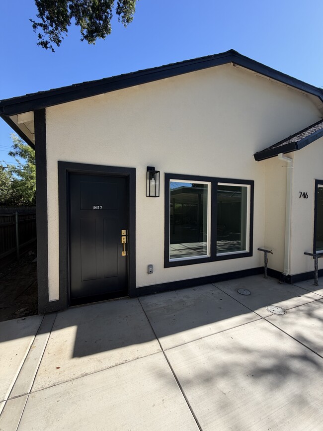 Building Photo - 746 7th Ave