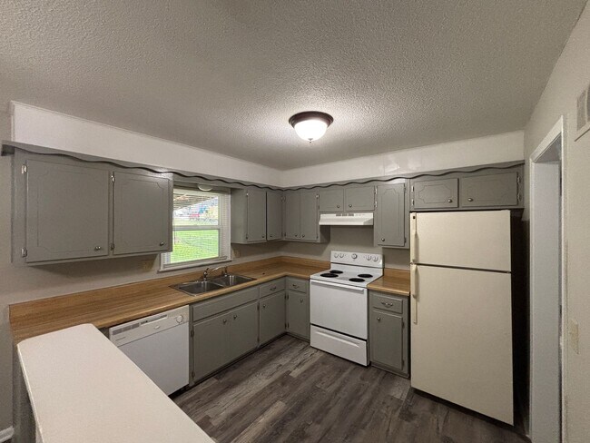Building Photo - 3 BR/2BA | Newly Renovated Single Family Home | 2-Car Covered Parking | Gated backyard