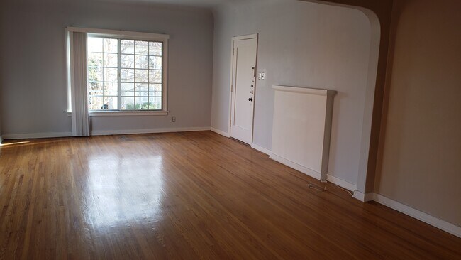 Building Photo - 1223 Stearns Dr