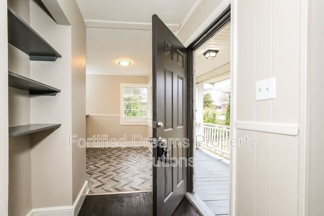 Building Photo - 805 West 25th Street