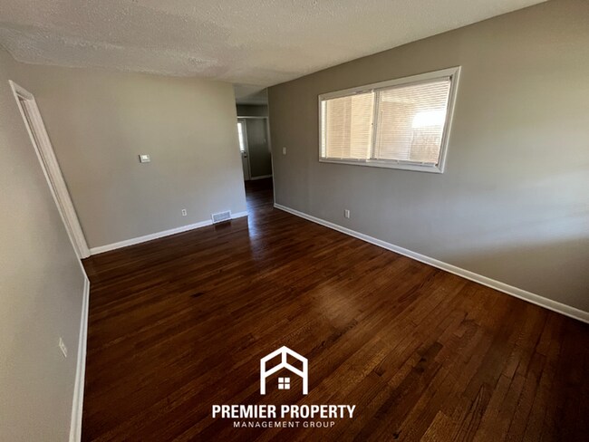 Building Photo - Spacious 3BR Home in 38118 | Hardwood Floors, Formal Dining & Large Fenced Yard