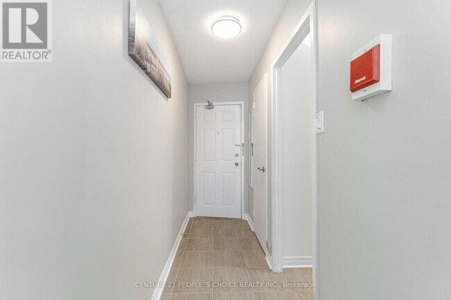 Building Photo - 3065-3065 Queen Frederica Dr