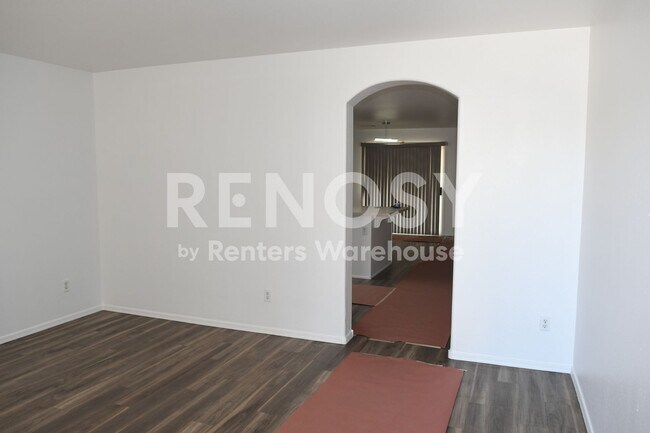 Foto del edificio - 1623 E Silverbirch Ave