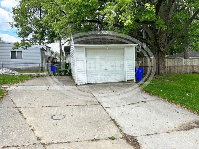 Building Photo - 1027 Secor Rd