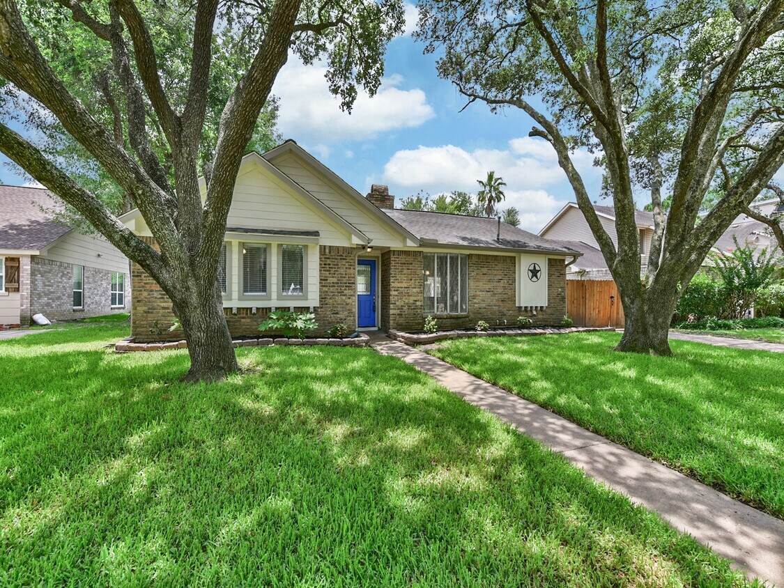 Foto principal - 21335 Park Mt Dr
