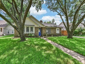 Building Photo - 21335 Park Mt Dr