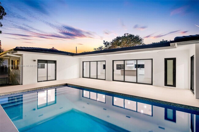 Foto del edificio - 3691 N Prospect Dr