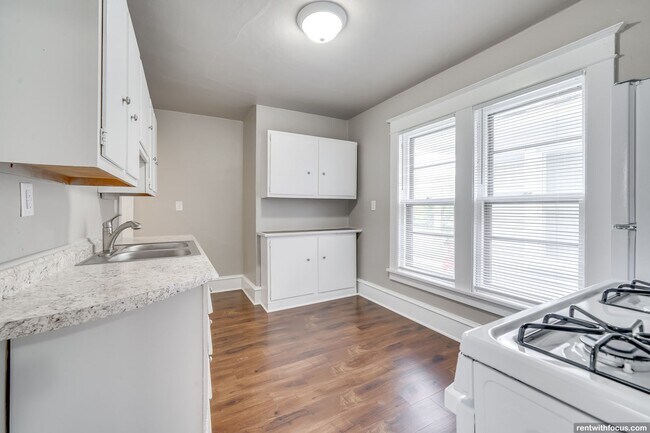 Foto del edificio - 328 Parkway Ave