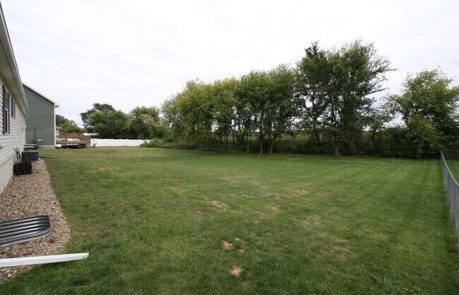 Foto del edificio - 215 Greenbush Dr