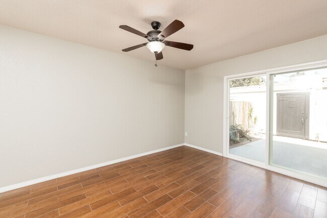 Building Photo - 4 Bedroom Townhome in Carlsbad's Tanglewoo...
