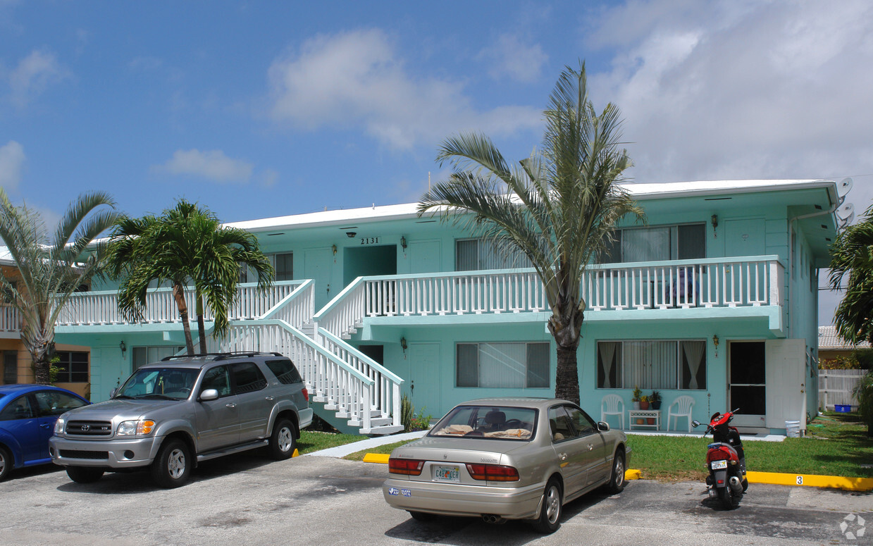 Building Photo - 2131 NE 40th Ct