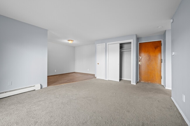 Building Photo - 140 Silver Ln