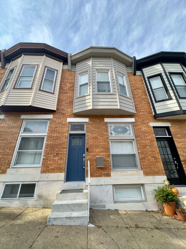 Primary Photo - Charming 2Bed/2Bath with Den in Canton
