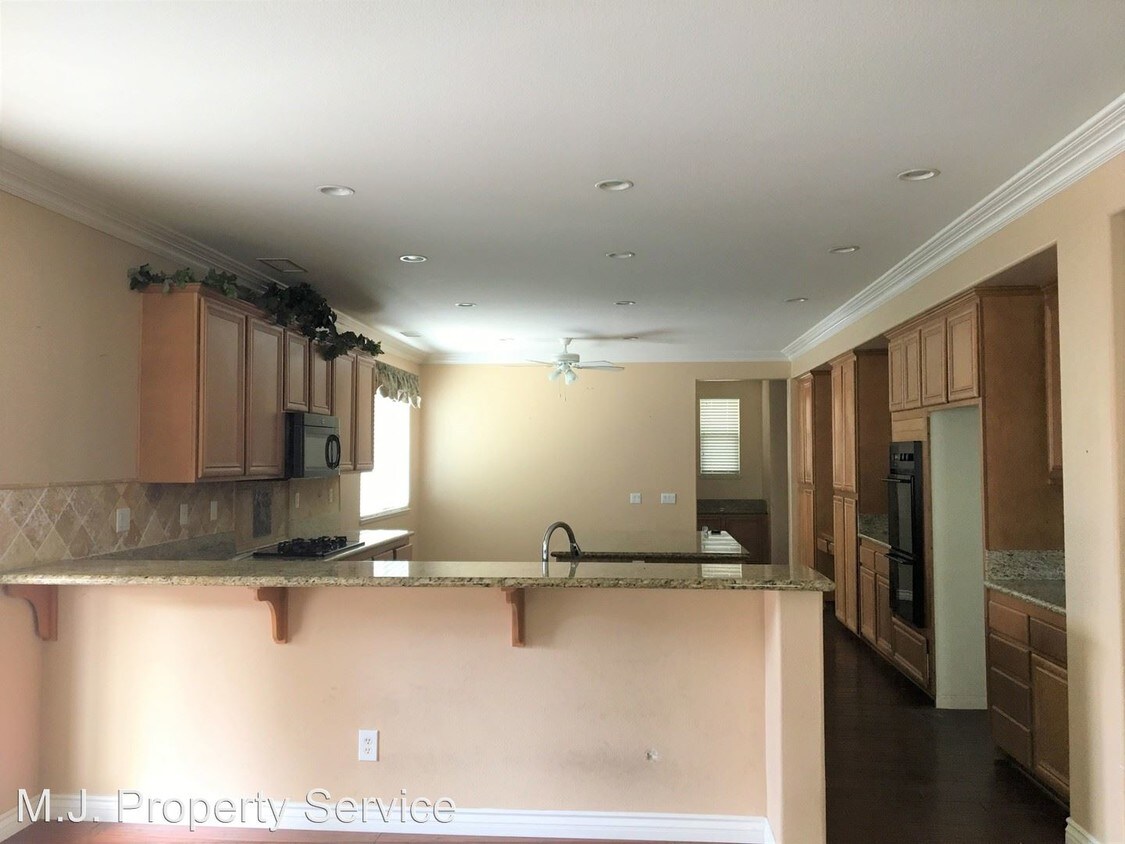 Building Photo - 5864 Greyville Pl