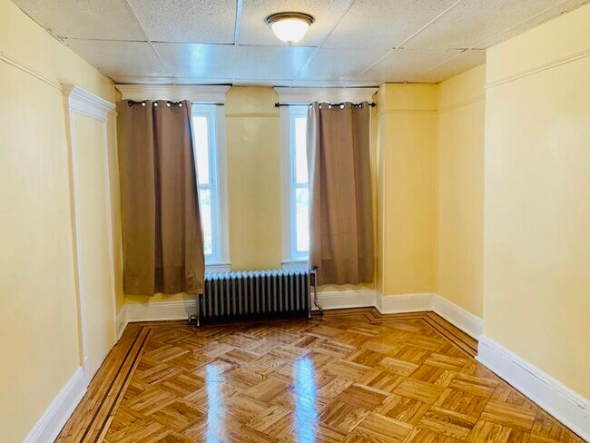 Building Photo - 650 44th St