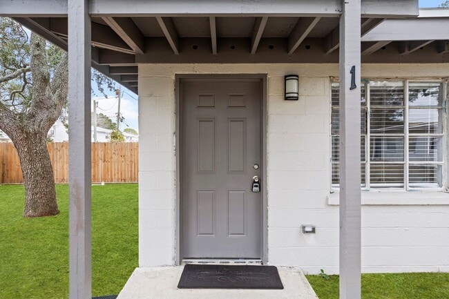 Building Photo - Quaint 1 bedroom cottage in Fort Walton Be...