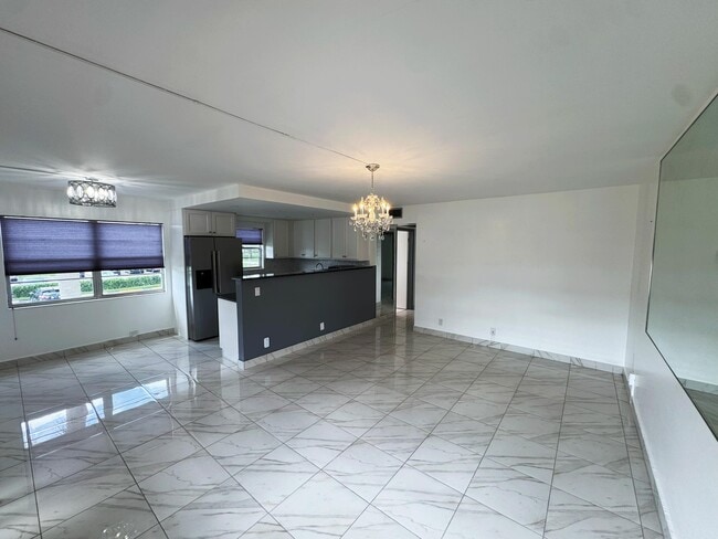 Building Photo - 351 Mansfield I