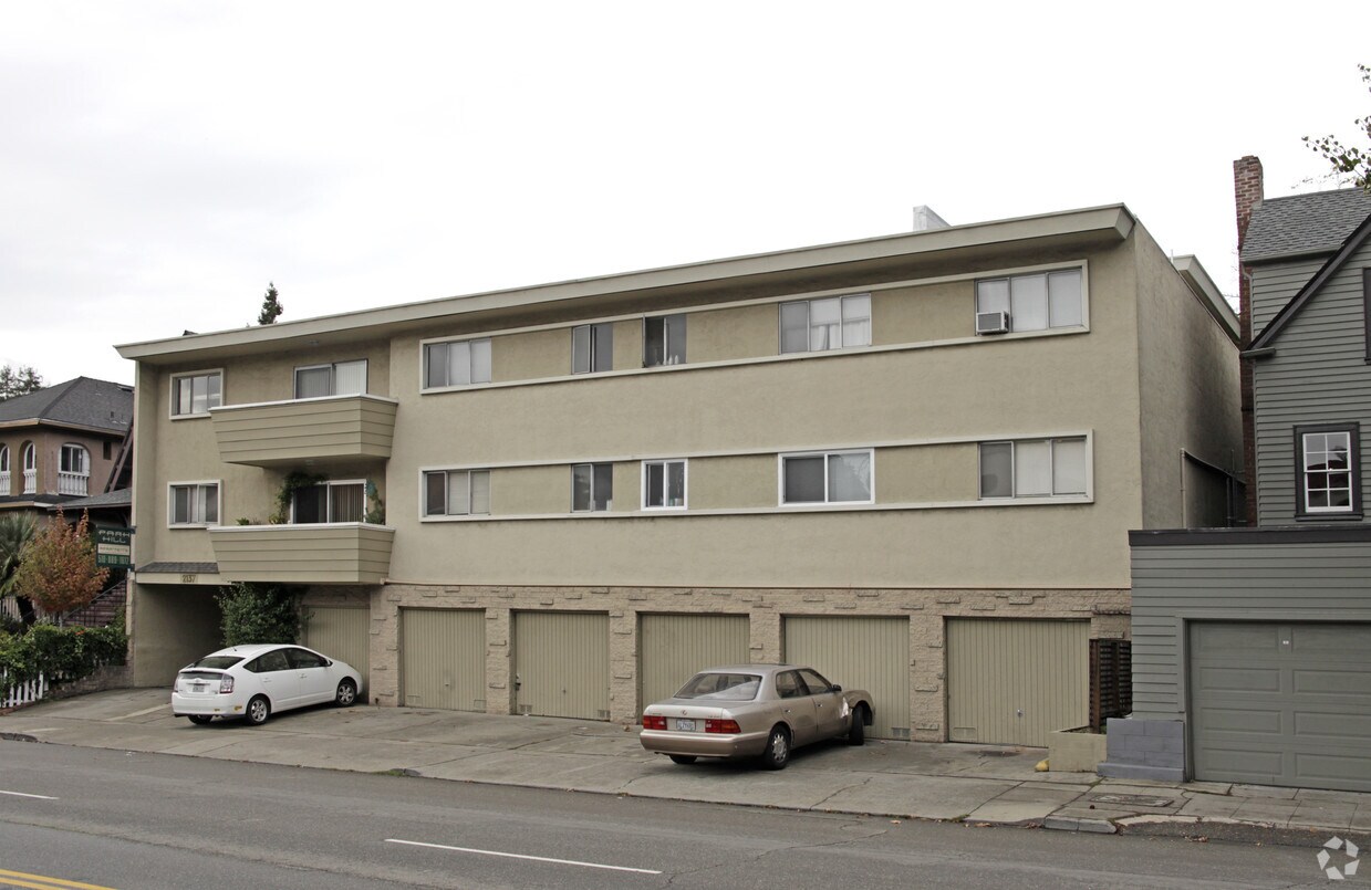 Foto del edificio - 2137 Park Blvd