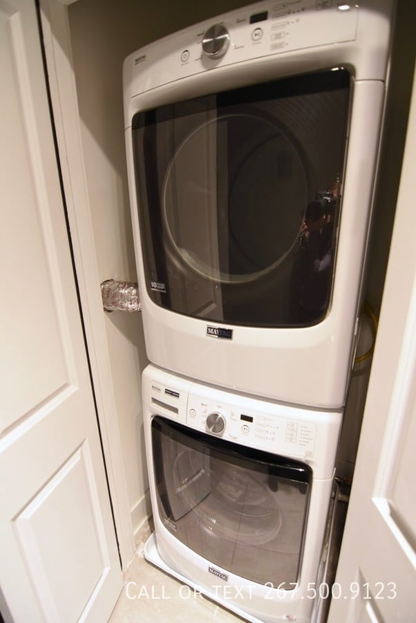 Building Photo - 533 Budd St