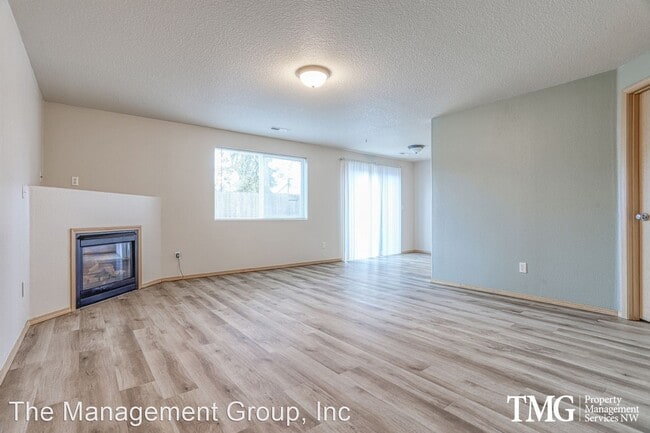 Building Photo - 3 br, 2.5 bath House - 8418 NE 37th Circle