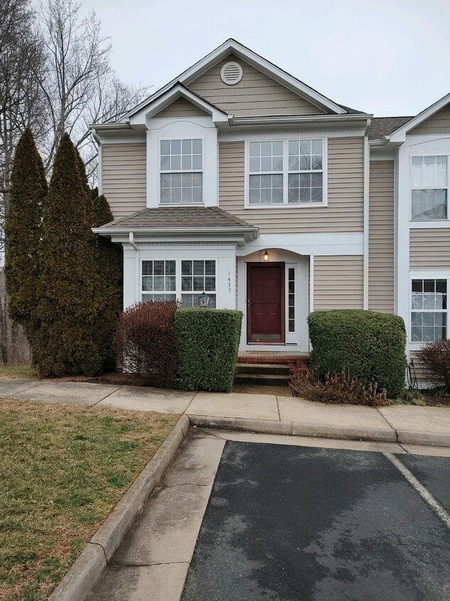 Primary Photo - 1435 Glenside Green Ct