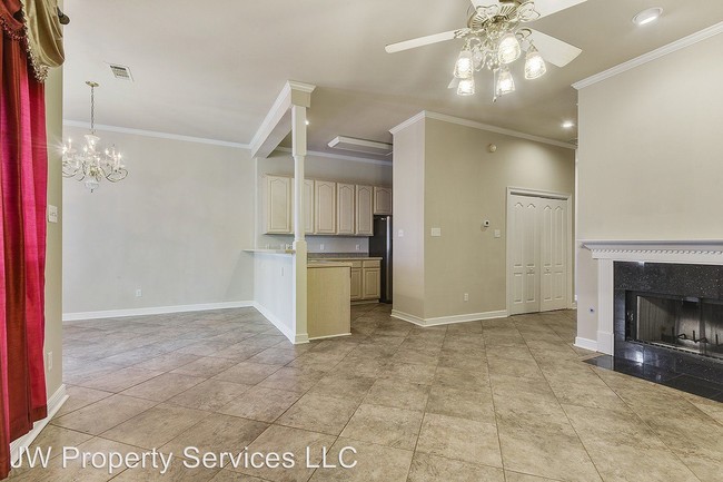 Building Photo - 3 br, 2.5 bath House - 20 Nouveau Lane W.