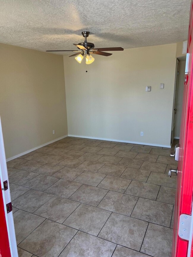 Building Photo - 1816 Buena Vista Dr SE