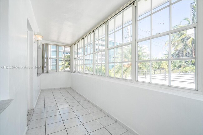 Foto del edificio - 1940 Bay Dr
