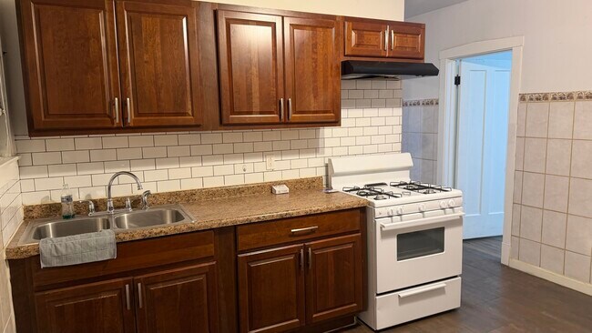 Foto del edificio - 2117 N Lockwood Ave