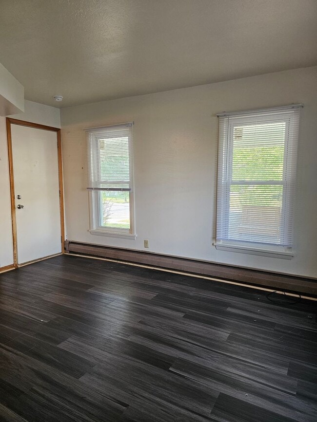 Building Photo - E. Court Street Duplex