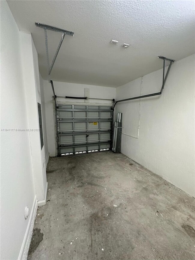 Building Photo - 20901 NW 14th Pl